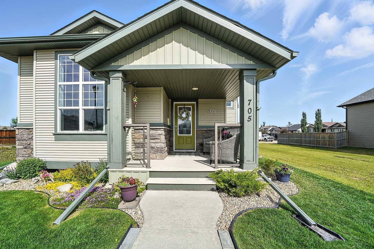 705 Cypress LN, Springbrook, AB T4S0E5