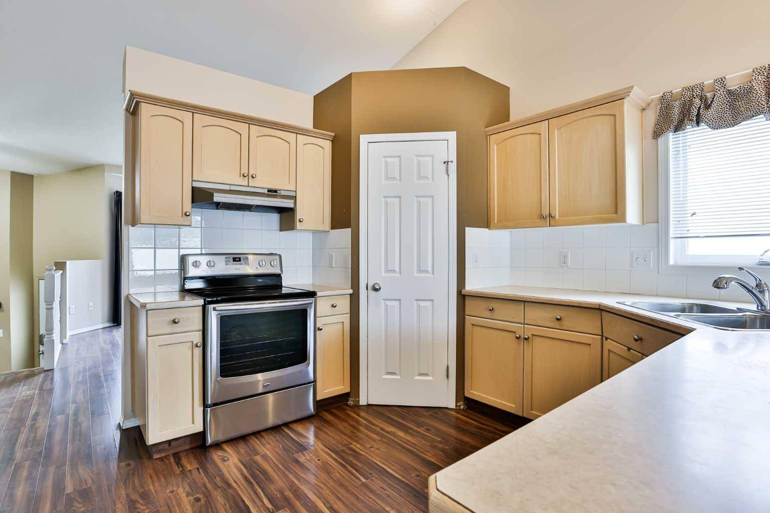 Lethbridge, AB T1K 6P2,63 MT Alderson CRES W