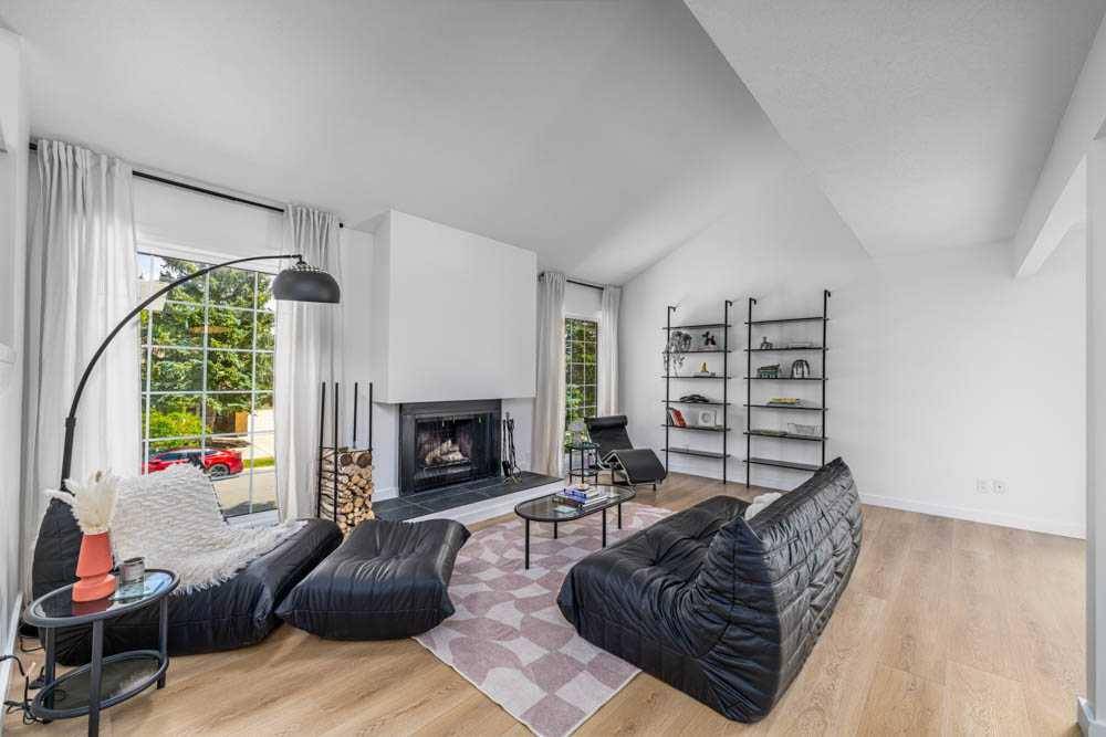 Calgary, AB T3H 1E9,367 Coach Ridge Rise SW