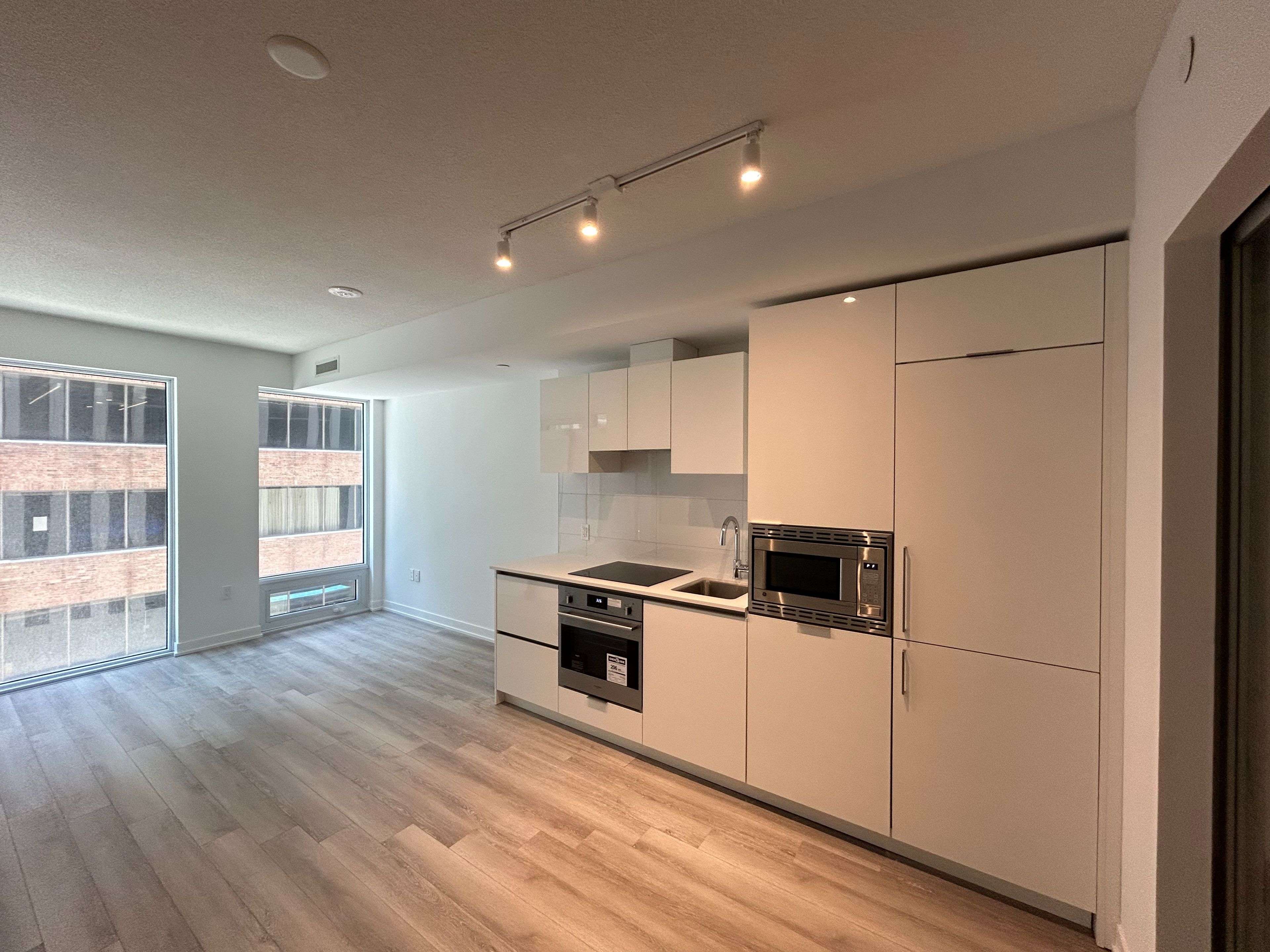Toronto C01, ON M5T 3C1,121 St Patrick ST #422