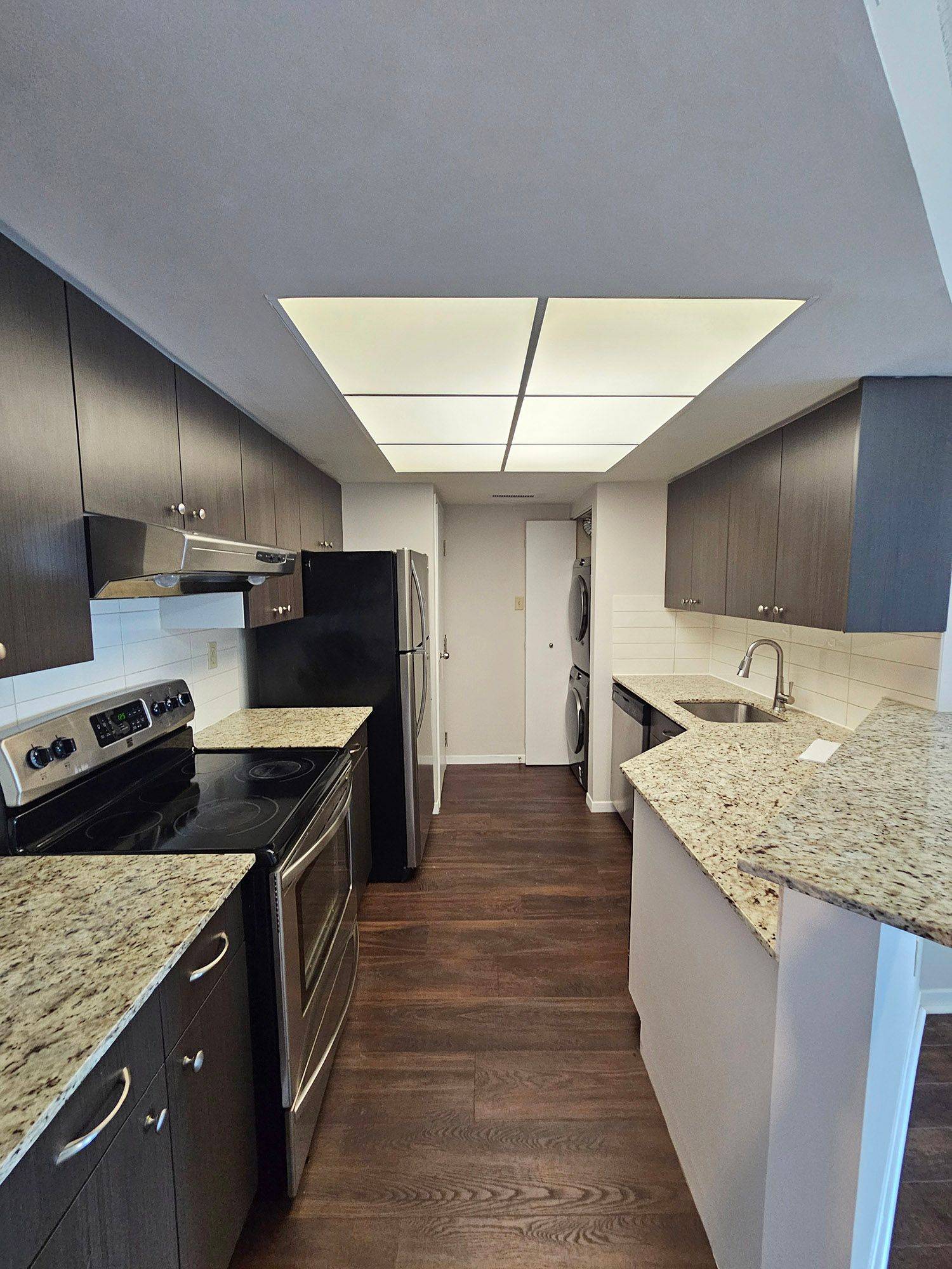 Toronto C01, ON M5S 3A6,1001 Bay ST #2305