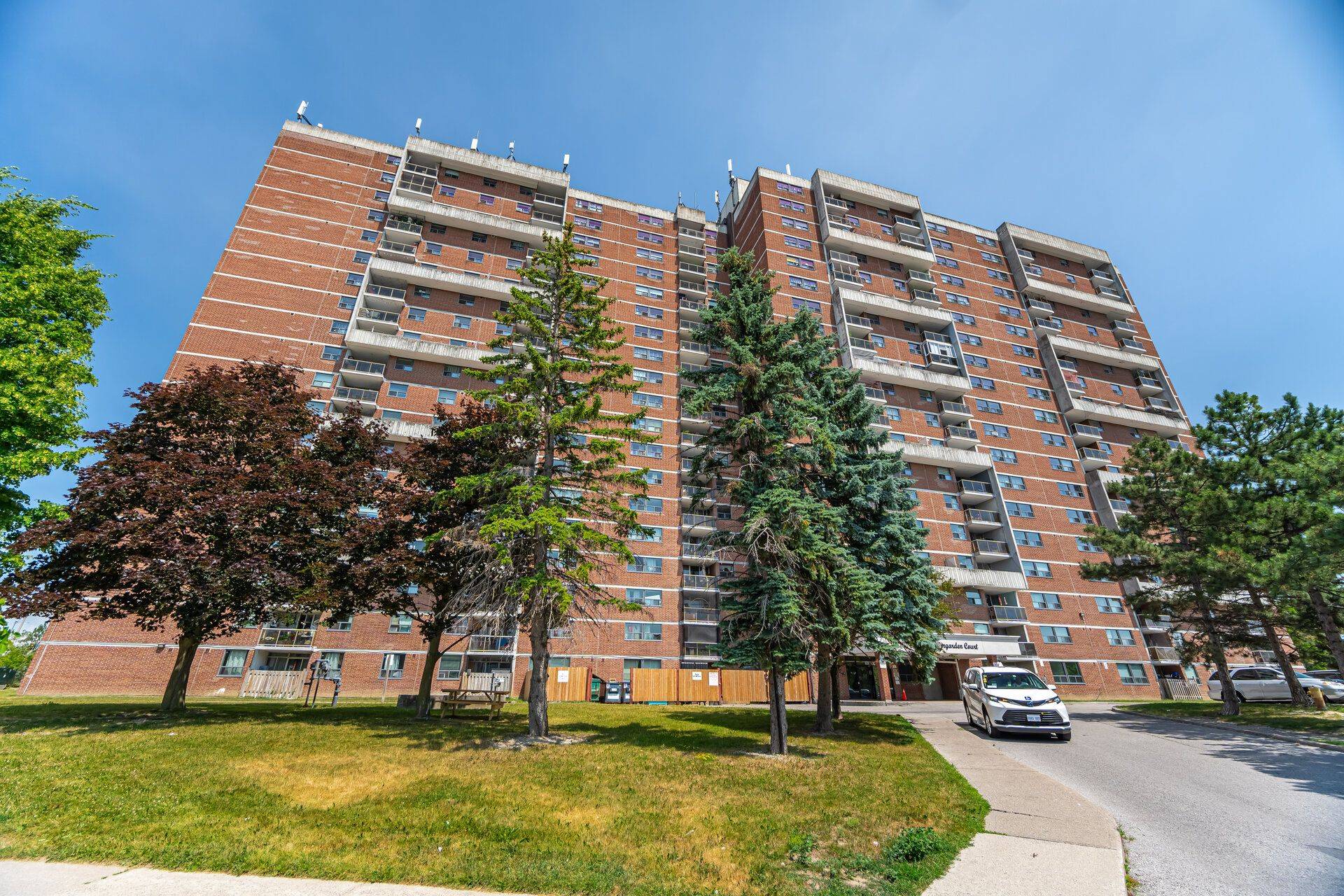 Toronto E11, ON M1B 2P4,100 Wingarden CT #1503