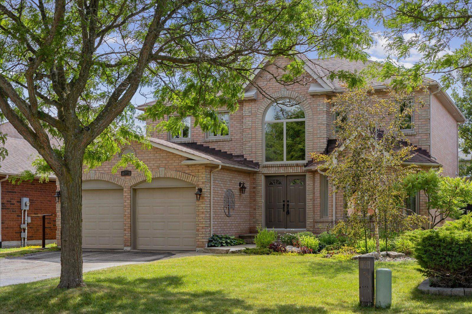 Oshawa, ON L1G 7X9,500 Sandalwood CT