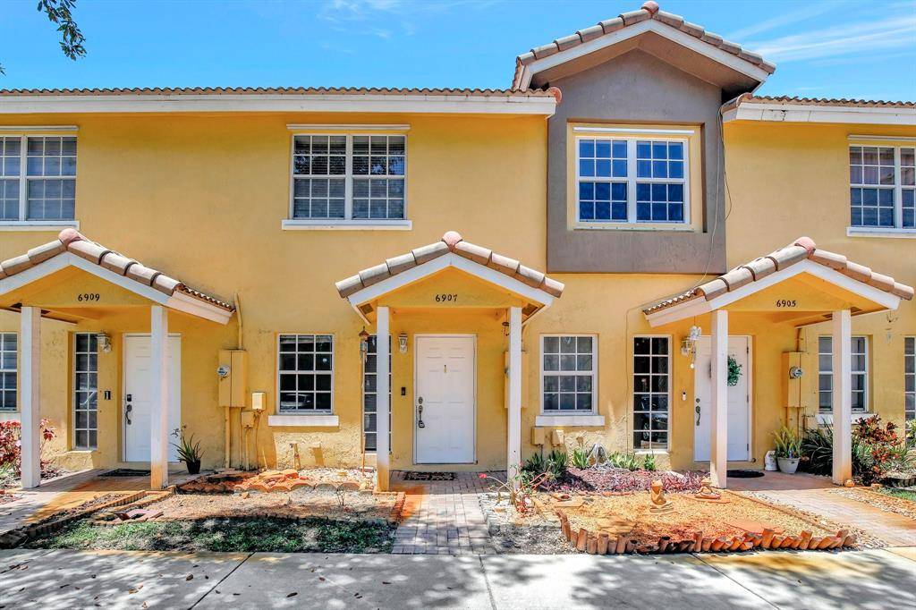 6907 Sienna Club Pl,  Lauderhill,  FL 33319