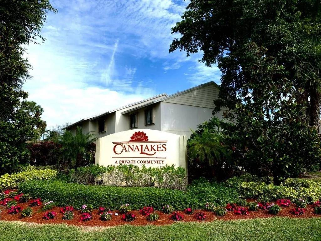 202 Shoreview Dr, Greenacres, FL 33463