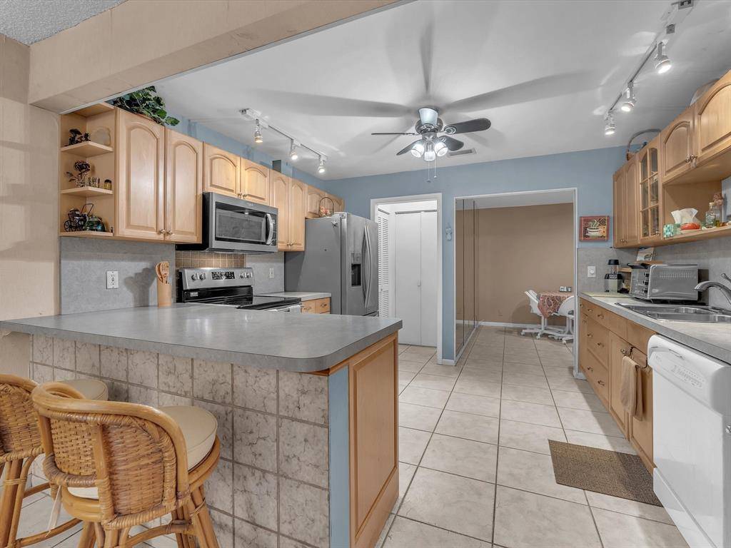 Tamarac, FL 33319,6198 Laurel Ln #B