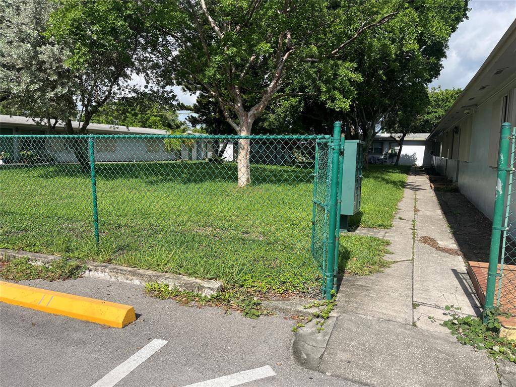 5461 Ravenswood Rd #12, Fort Lauderdale, FL 33312