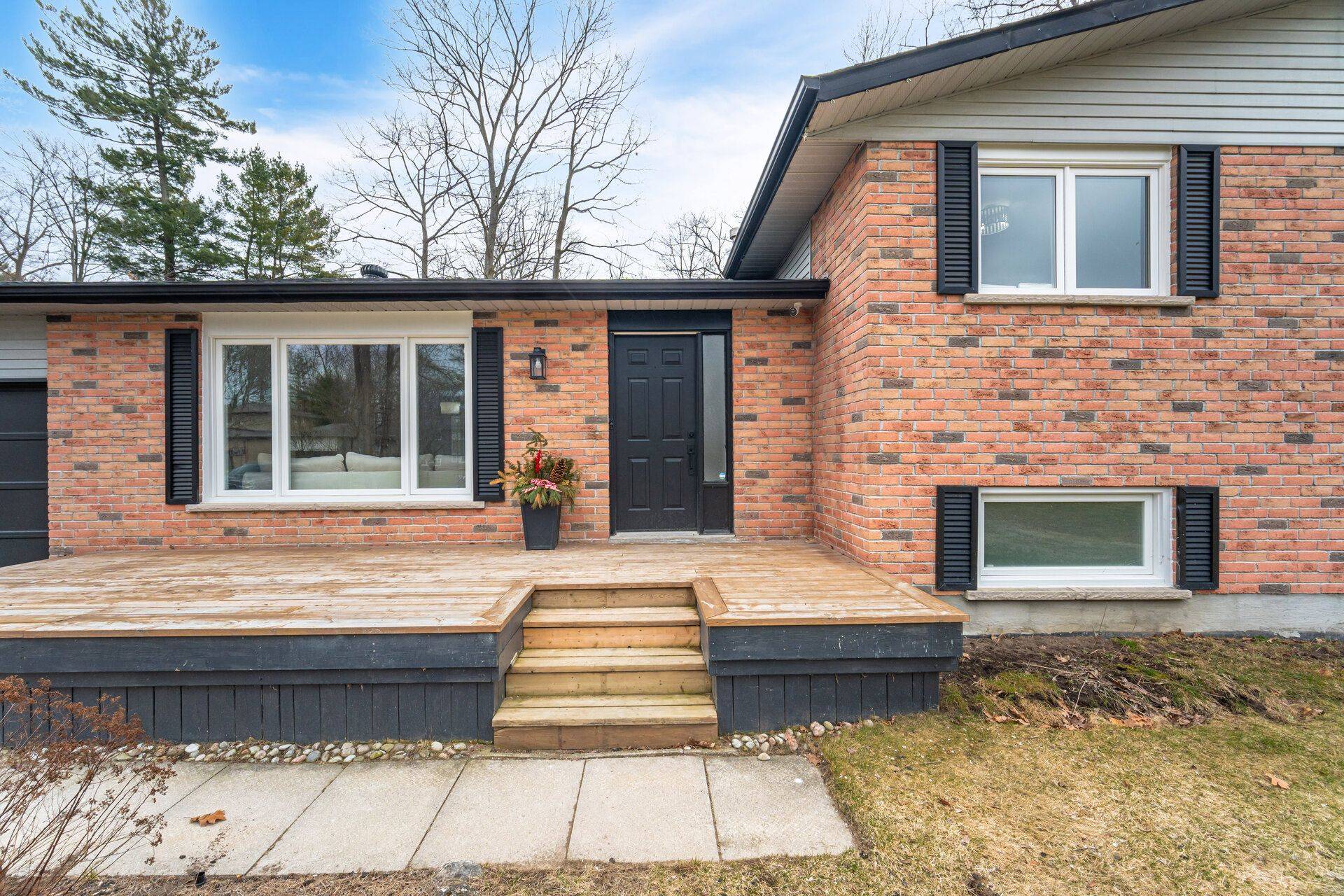 East Gwillimbury, ON L9N 1J9,52 French CRES