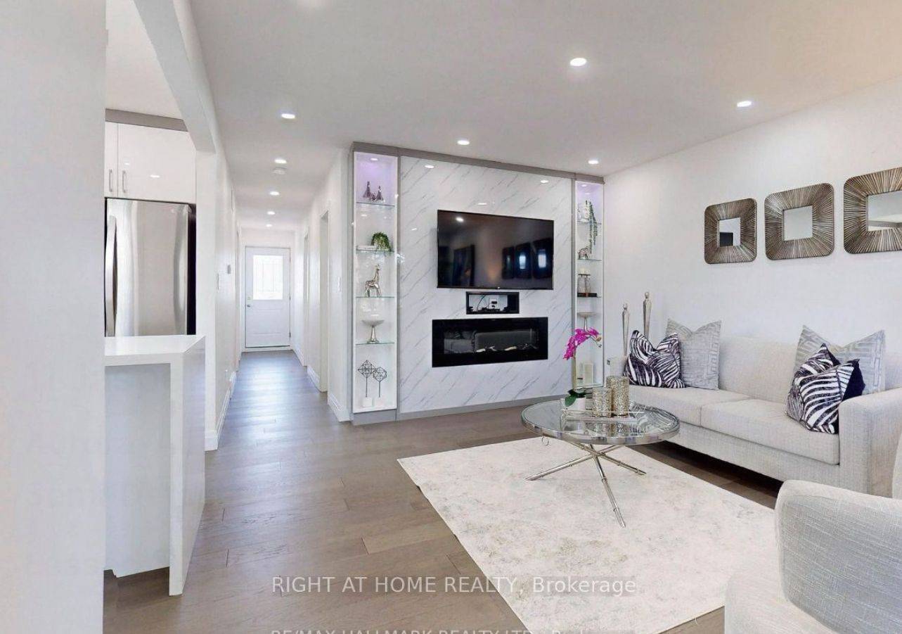 11 Jasper DR, Aurora, ON L4G 3B6