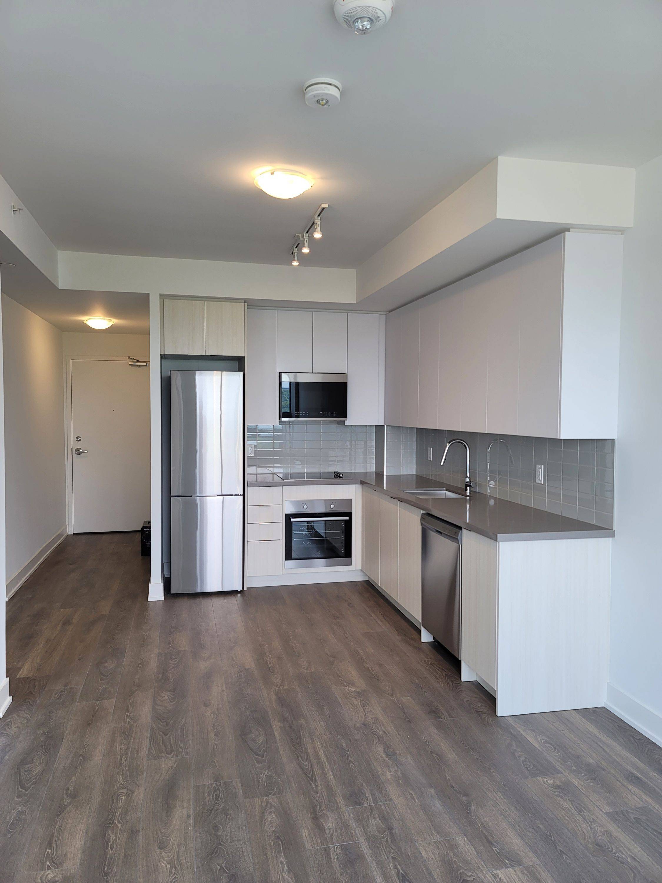 Oakville, ON L6H 3R6,297 Oak Walk DR #1706