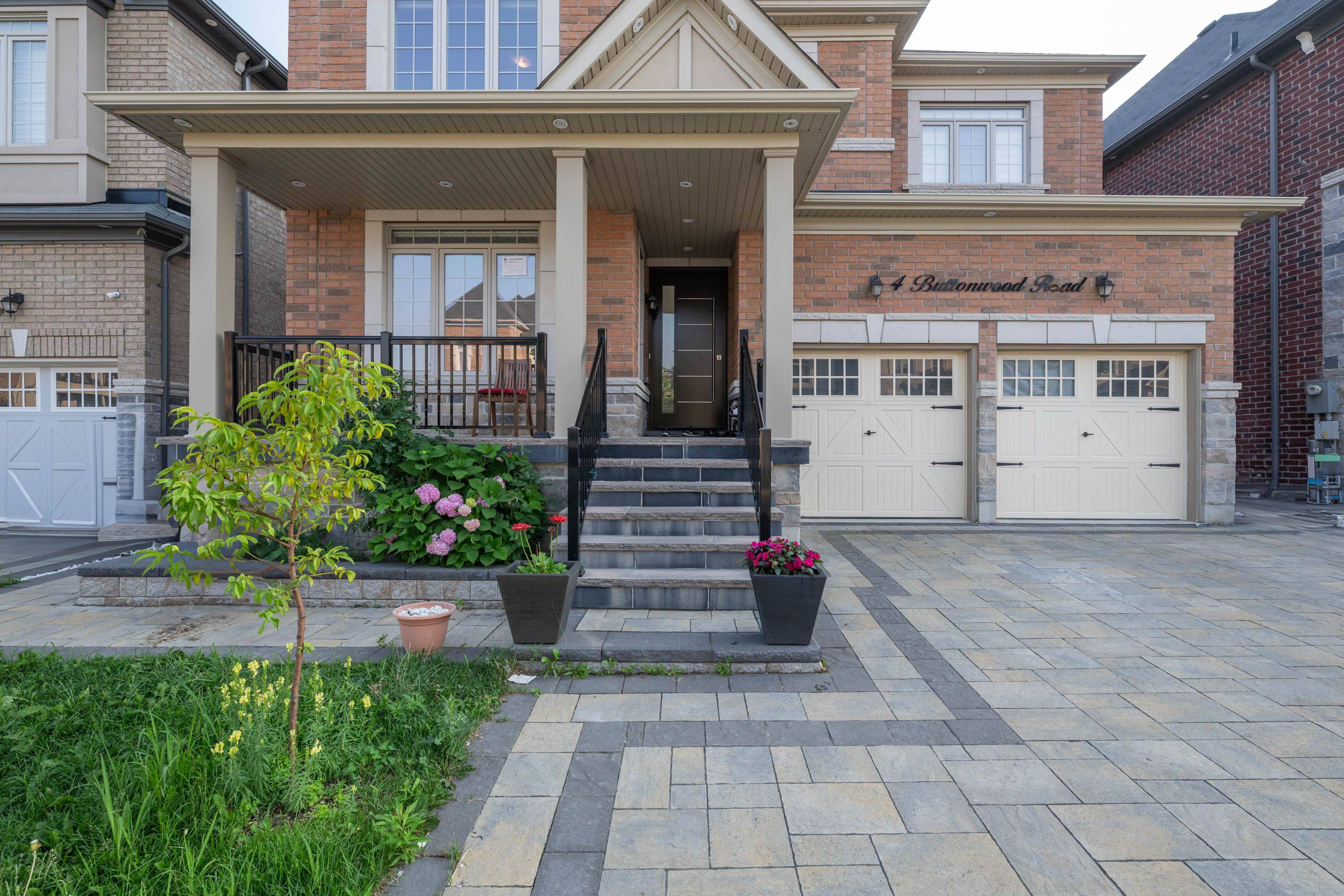 Brampton, ON L6P 4J9,4 Buttonwood RD