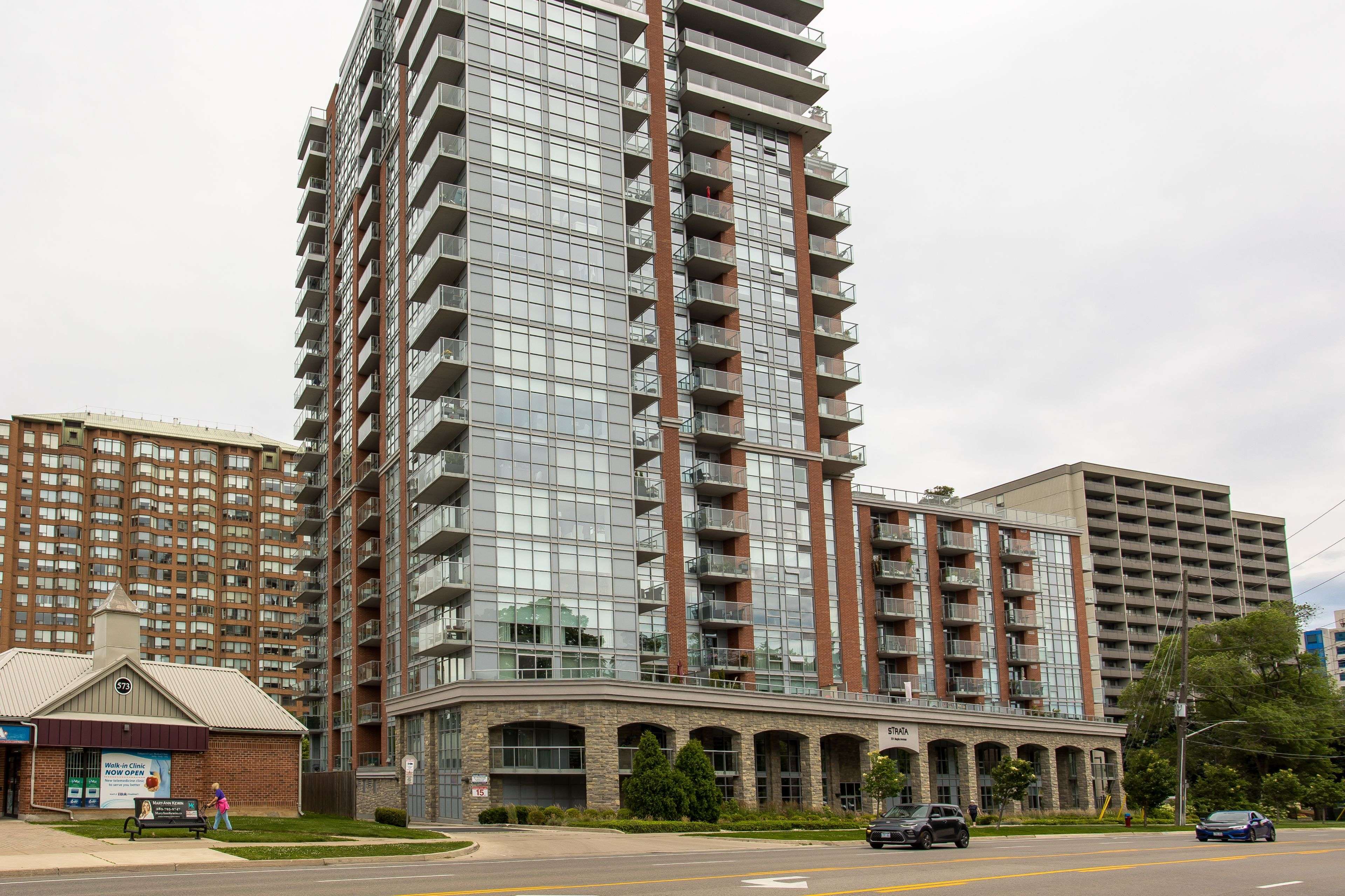 551 Maple AVE #814, Burlington, ON L7S 1M7