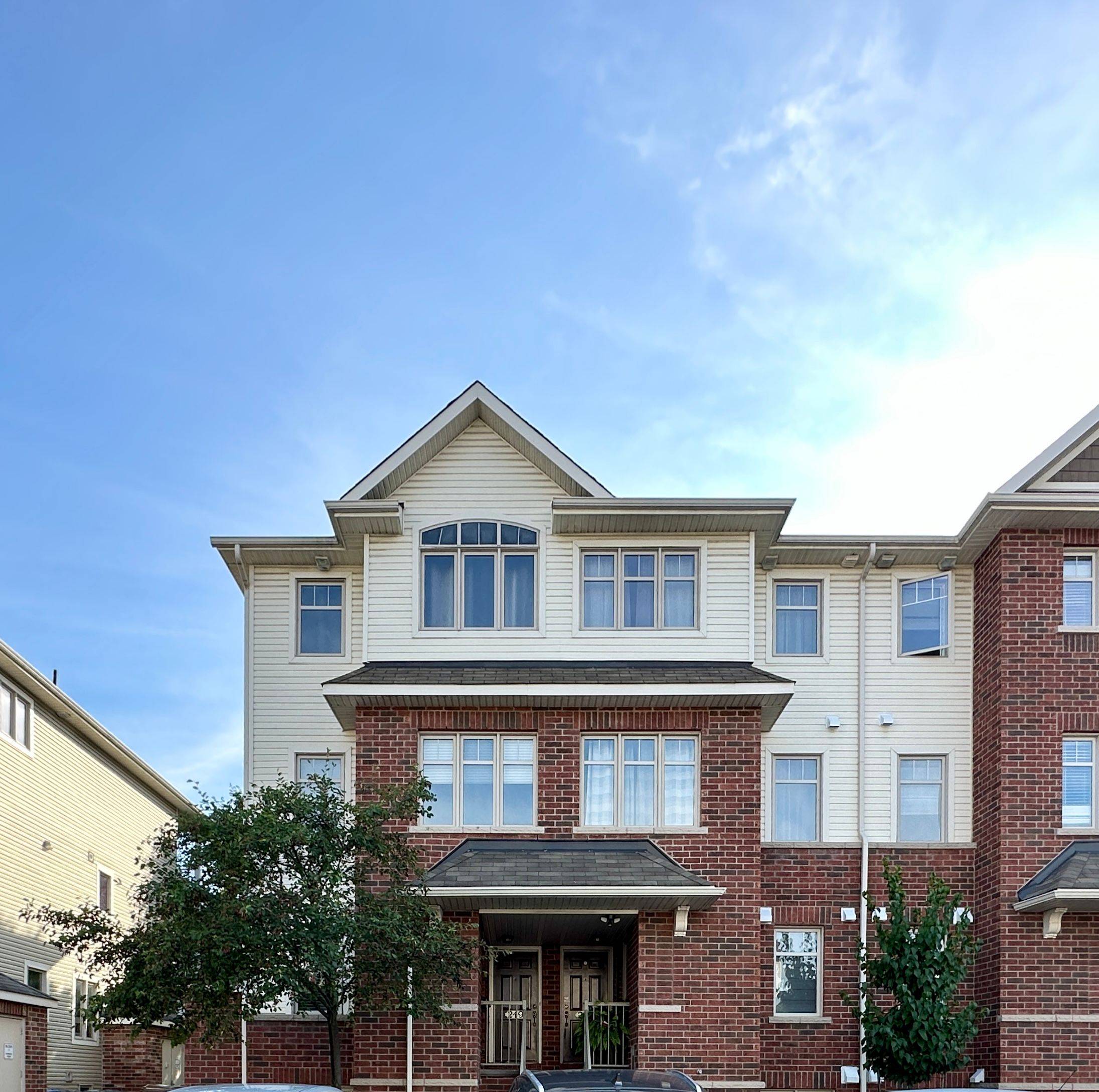 251 Keltie Private, Barrhaven, ON K2J 0A2