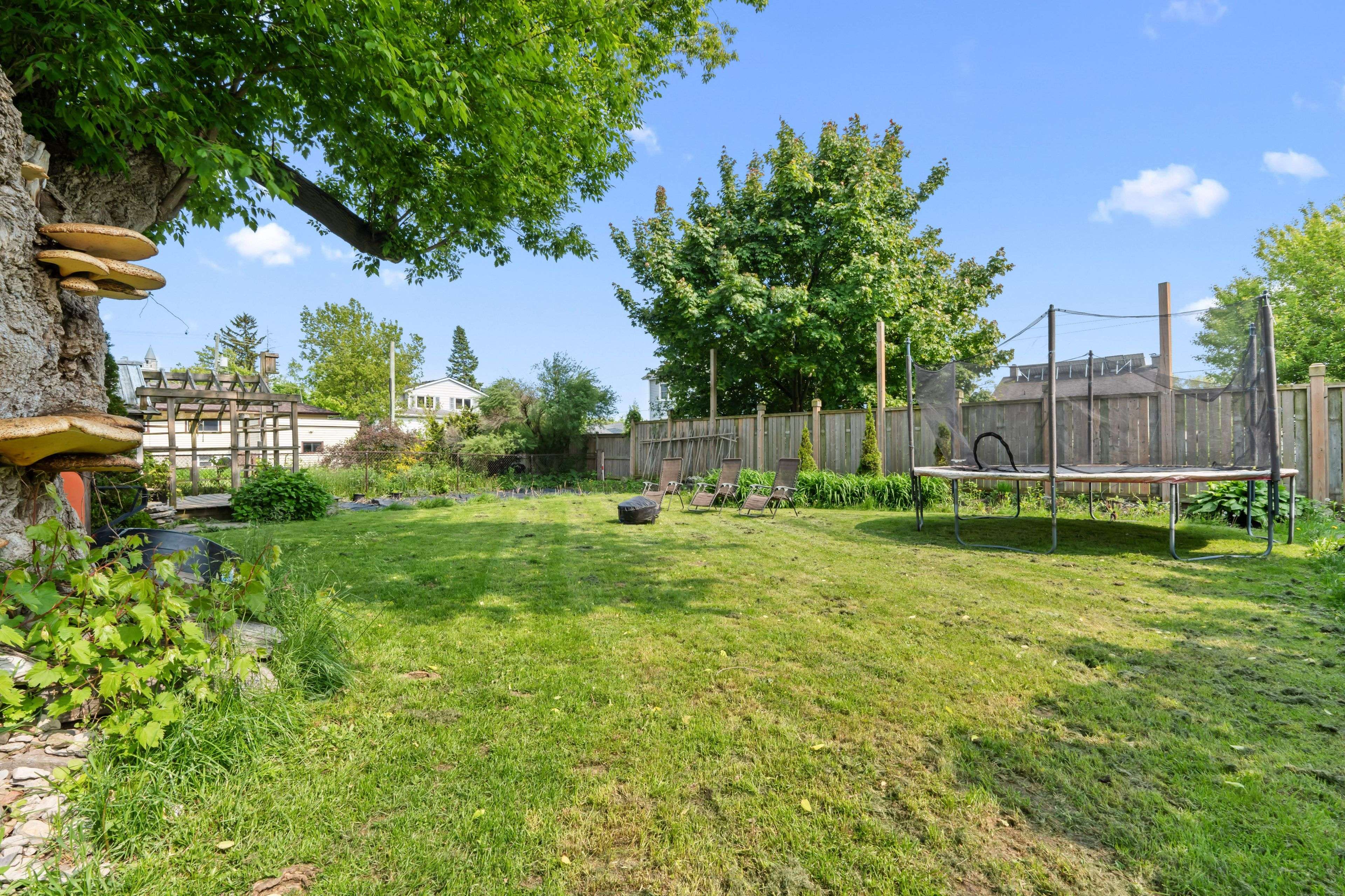 Kingston, ON K7M 2K3,120 Baiden ST