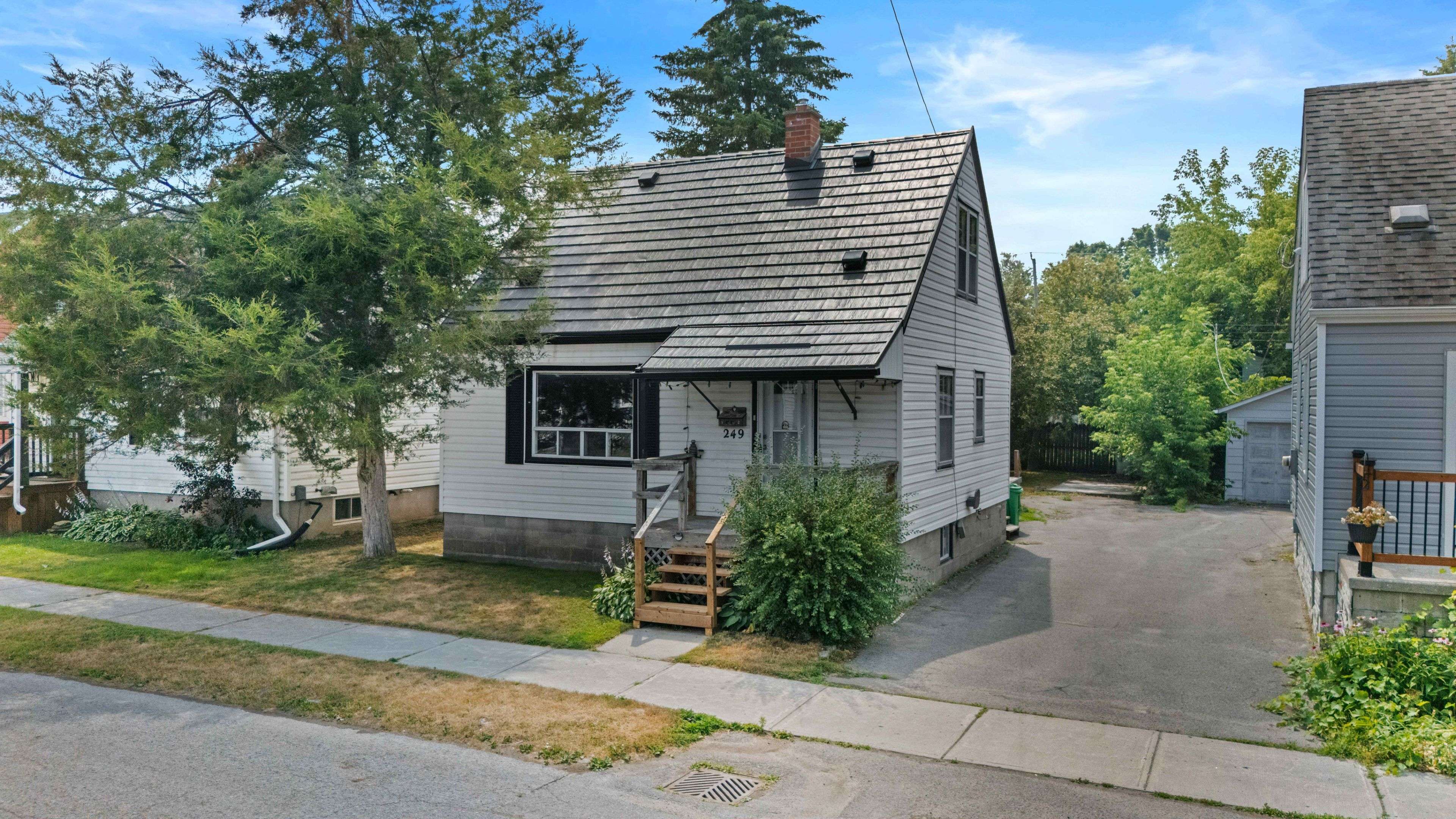 249 Woodbine AVE, Peterborough East, ON K9H 1N8
