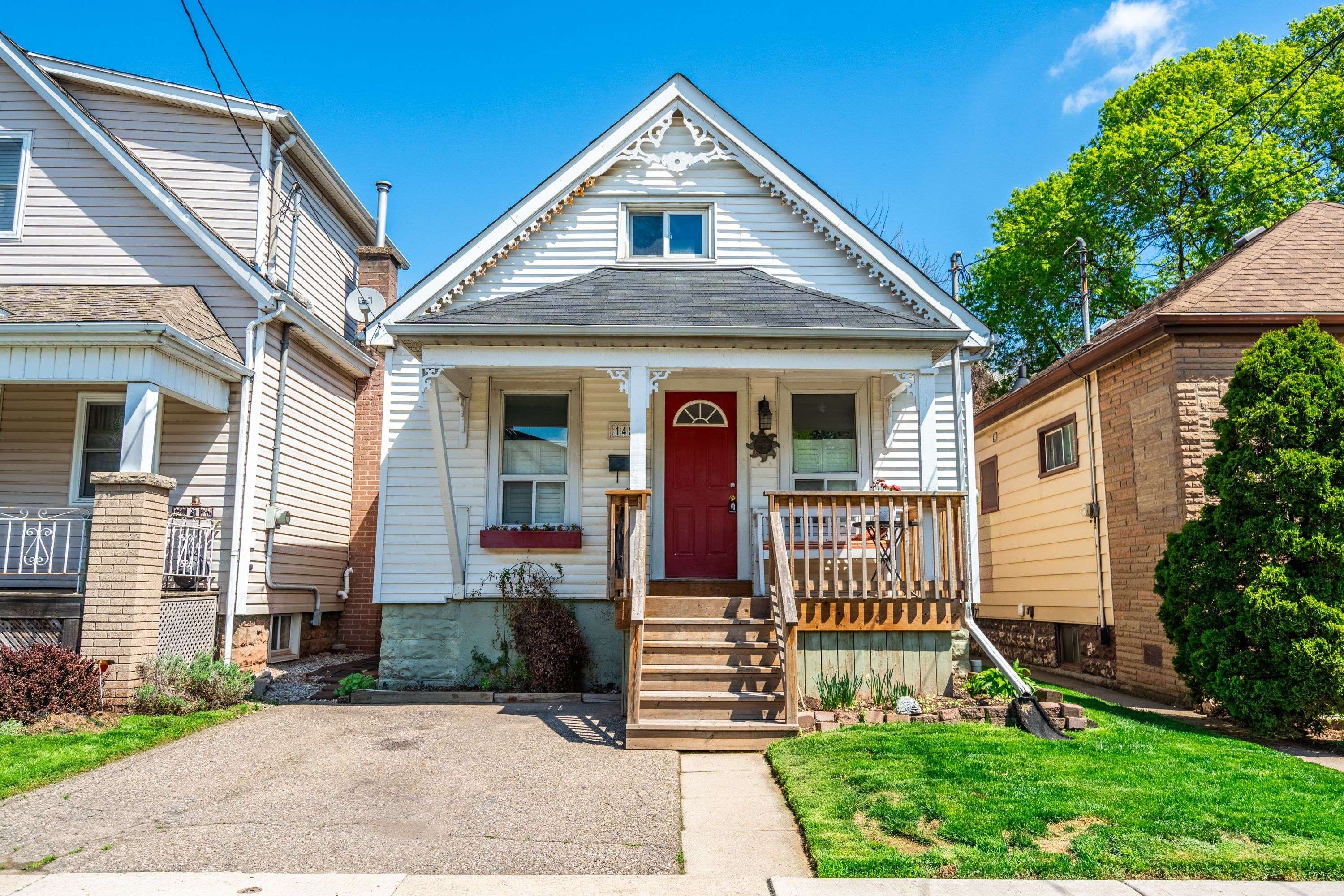 145 Newlands AVE, Hamilton, ON L9H 5P4