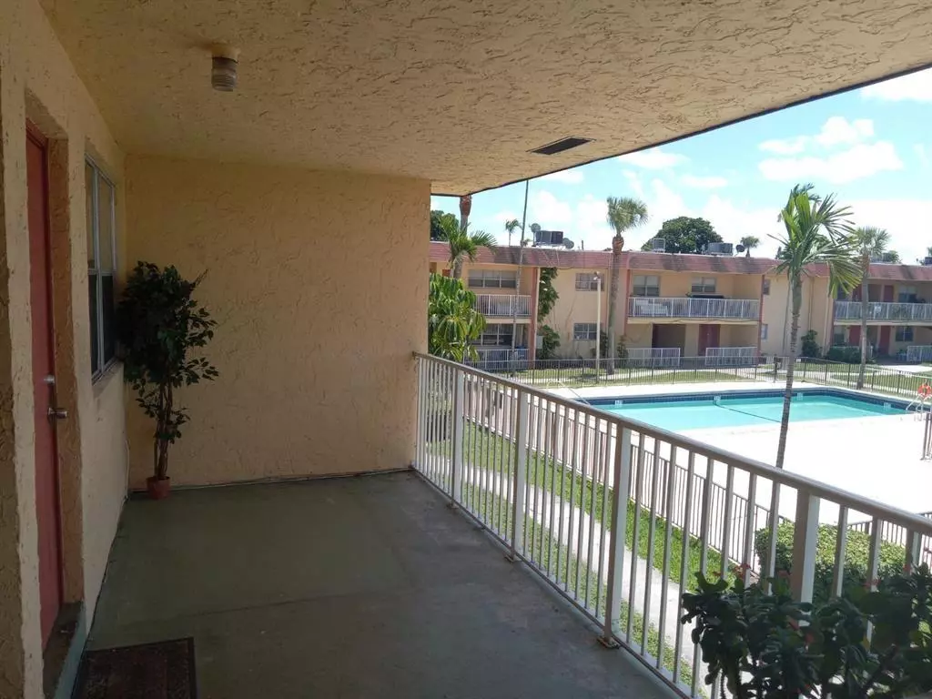 Oakland Park, FL 33334,850 E Commercial Blvd #225C