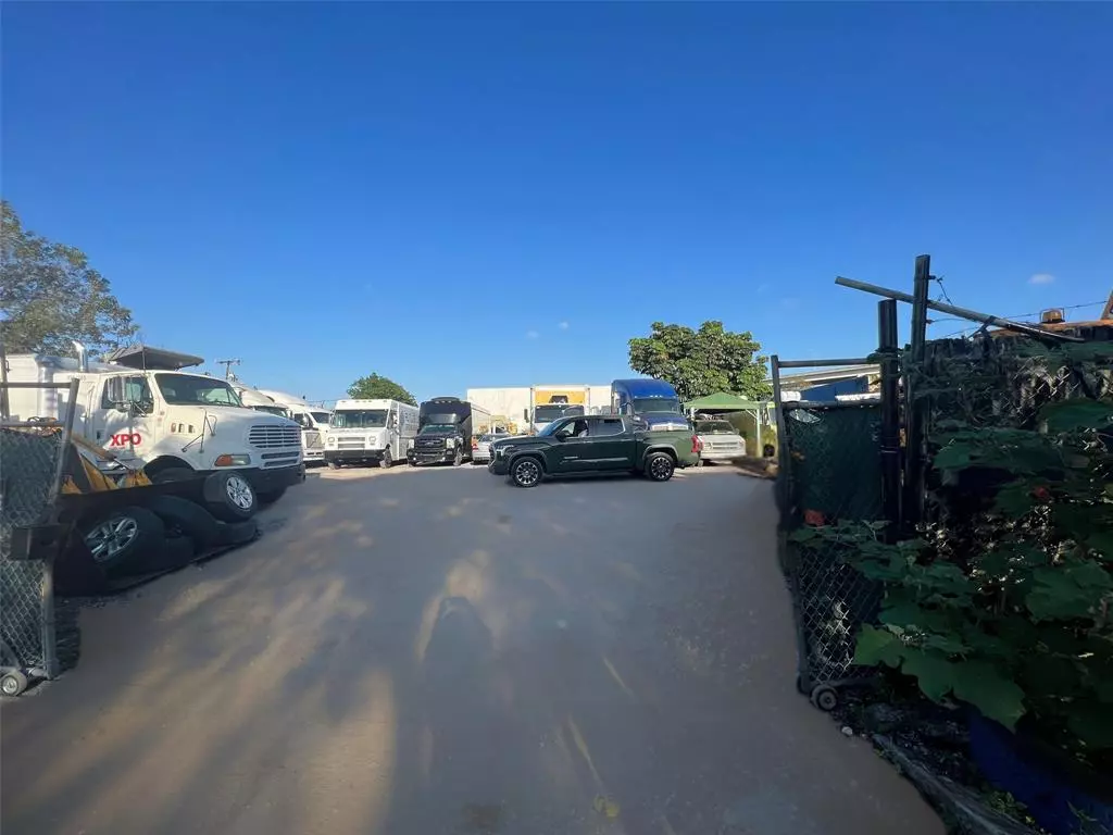 North Miami Beach, FL 33169,16951 NW 4th Ave