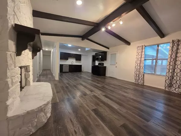 Arlington, TX 76017,926 W Embercrest Drive