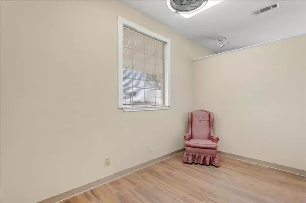 Van Alstyne, TX 75495,15048 US Highway 75