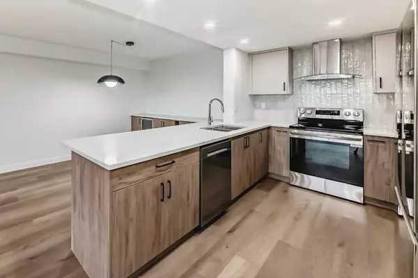 Calgary, AB T2S2V2,225 25 AVE SW #806