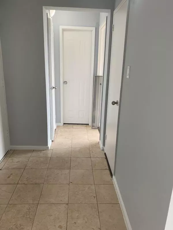 Toronto C11, ON M3C 2Z3,10 Sunny Glenway #1909