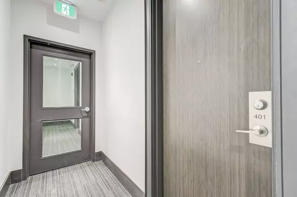 Toronto E01, ON M4M 1K3,1003 Queen ST E #401