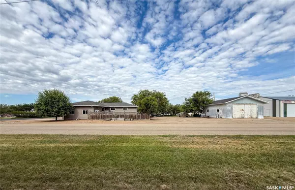 223 2nd AVENUE E, Frontier, SK S0N 0W0
