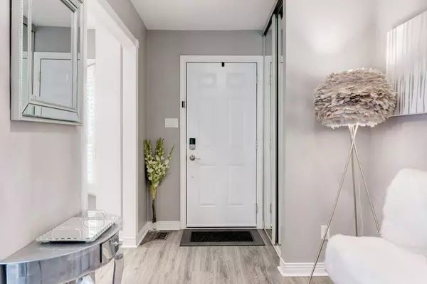 Burlington, ON L7S 2G1,1280 Maple Crossing BLVD #11