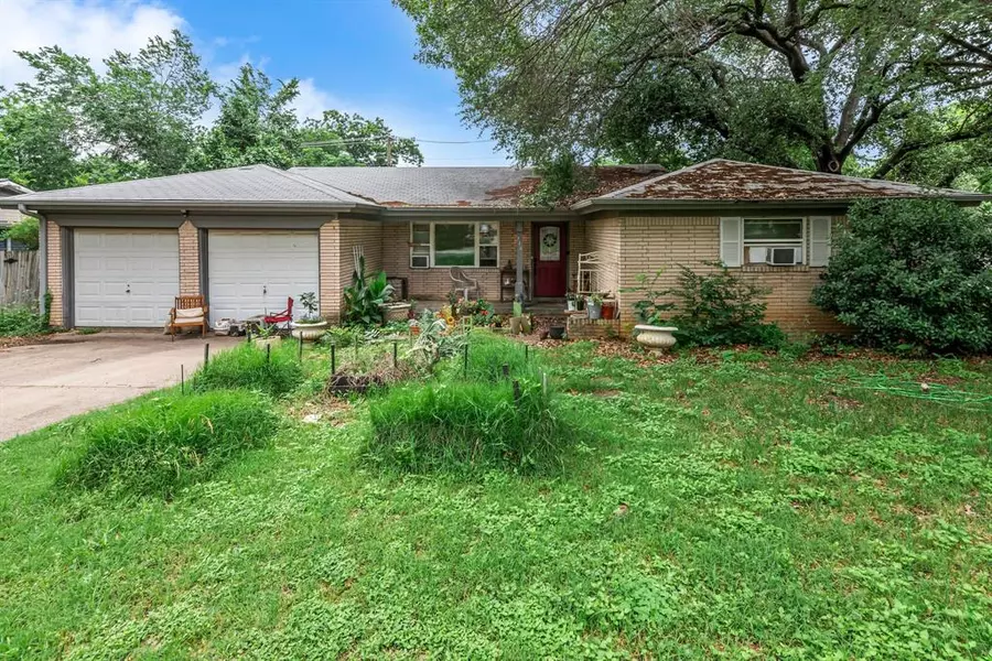 716 Norwood Drive, Hurst, TX 76053