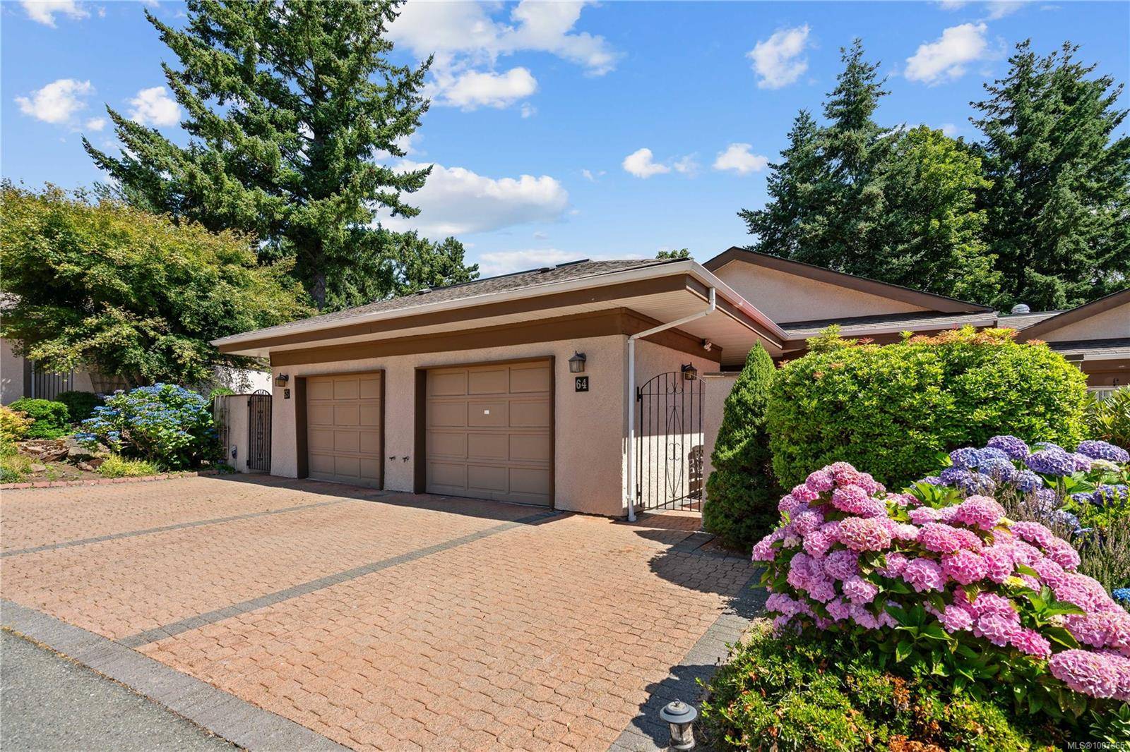 901 Kentwood Lane #64, Saanich, BC V8Y 2Y6