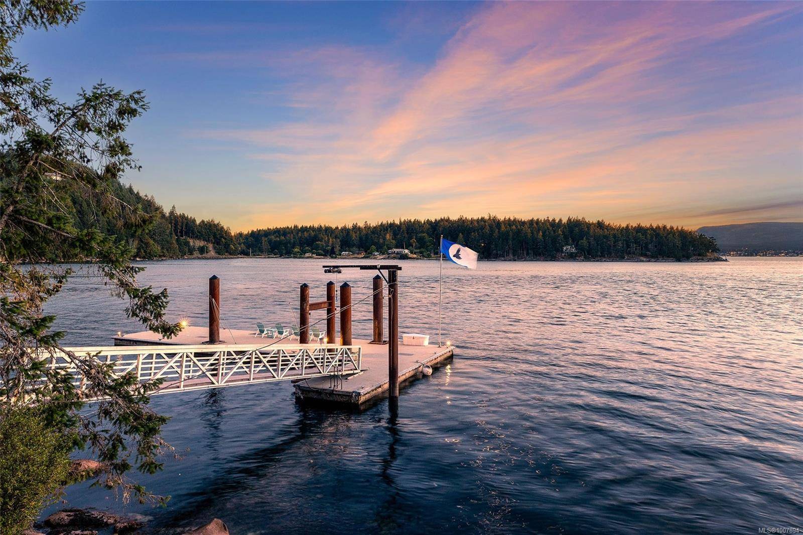 677 Taylor Bay Rd, Gabriola Island, BC V0R 1X1