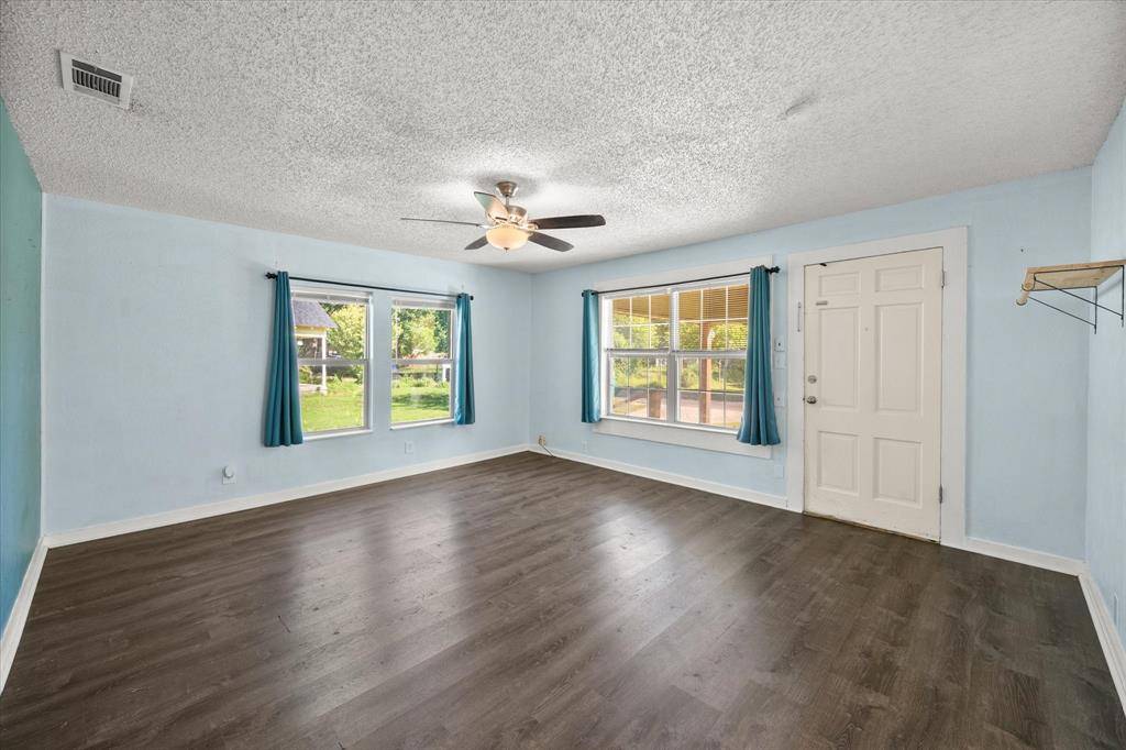 Waxahachie, TX 75165,318 Mckenzie Street