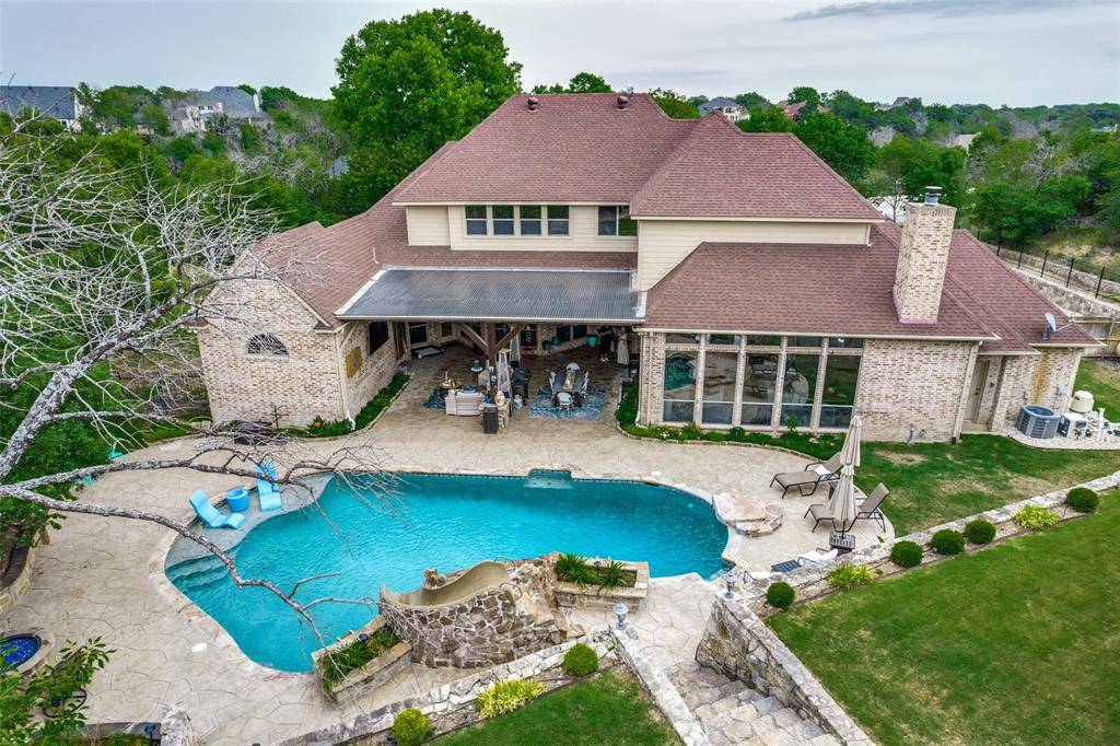 409 Oak Bluff Court, Fort Worth, TX 76108