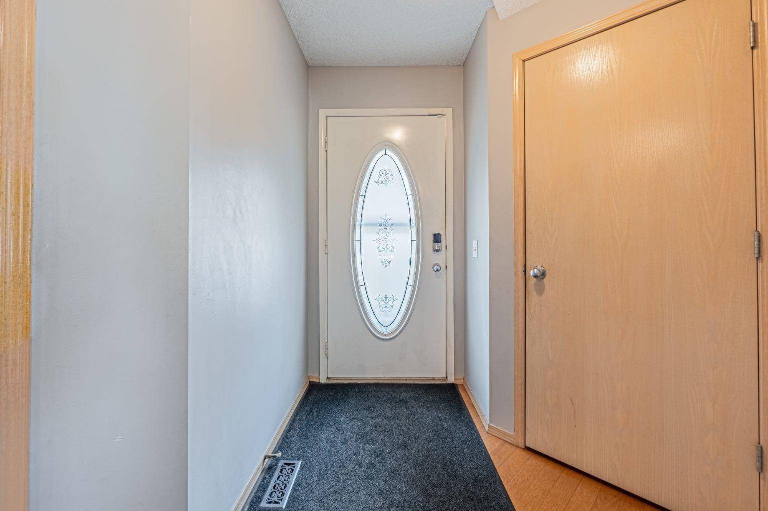 Calgary, AB T2Z 2J6,410 Mt Cornwall CIR SE