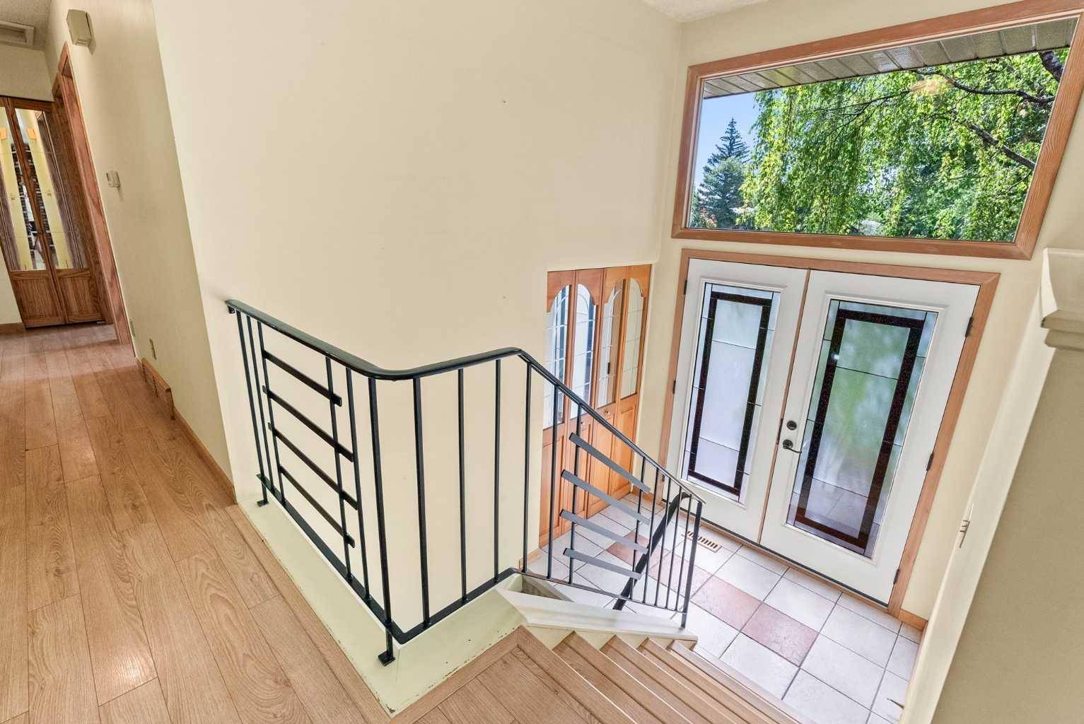 Calgary, AB T3A 1K9,210 Dalgleish Bay NW