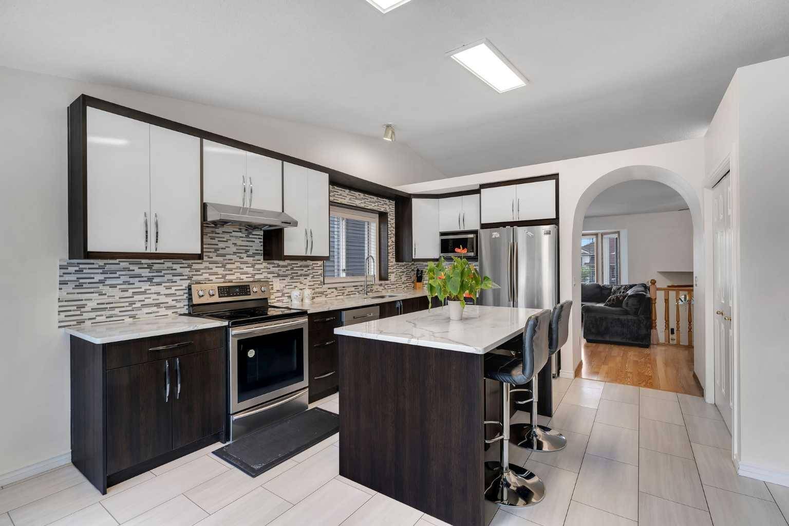 Calgary, AB T2C 3X1,117 Riverglen DR Southeast