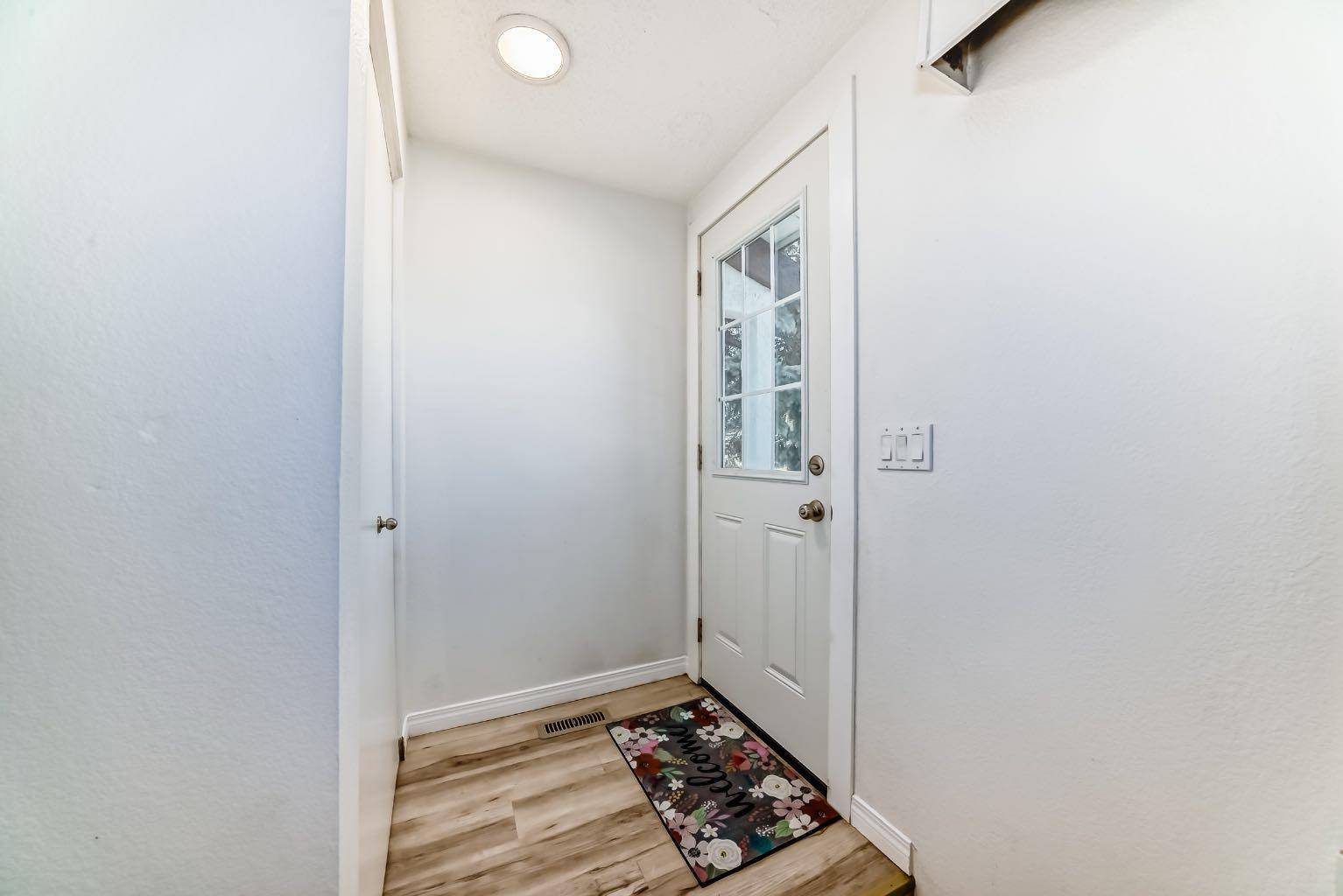 Calgary, AB T2A 4A2,23 Marbank WAY