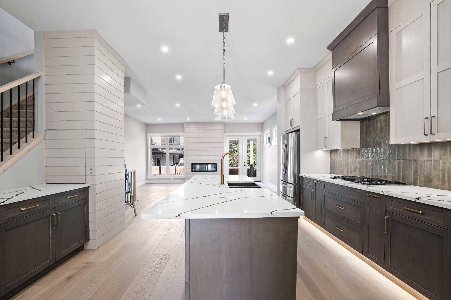 Calgary, AB T3C 1L4,1413 27 ST SW