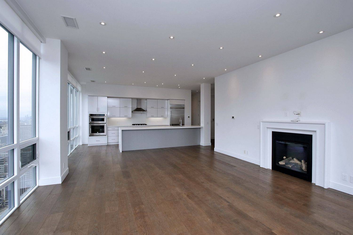 Toronto C09, ON M4W 3Z4,825 Church ST #Ph403