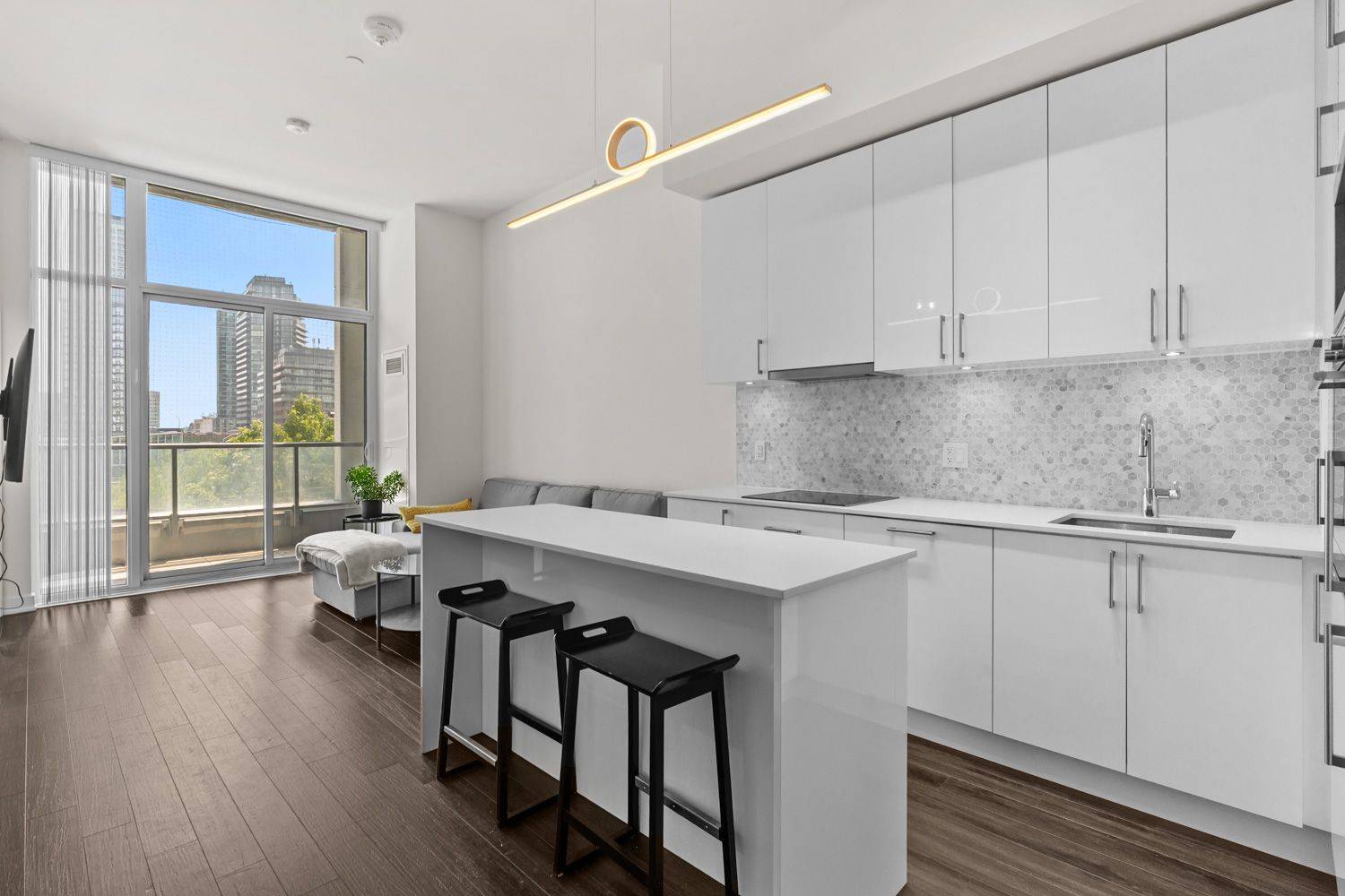 27 Bathurst ST #W205, Toronto C01, ON M5V 0R1
