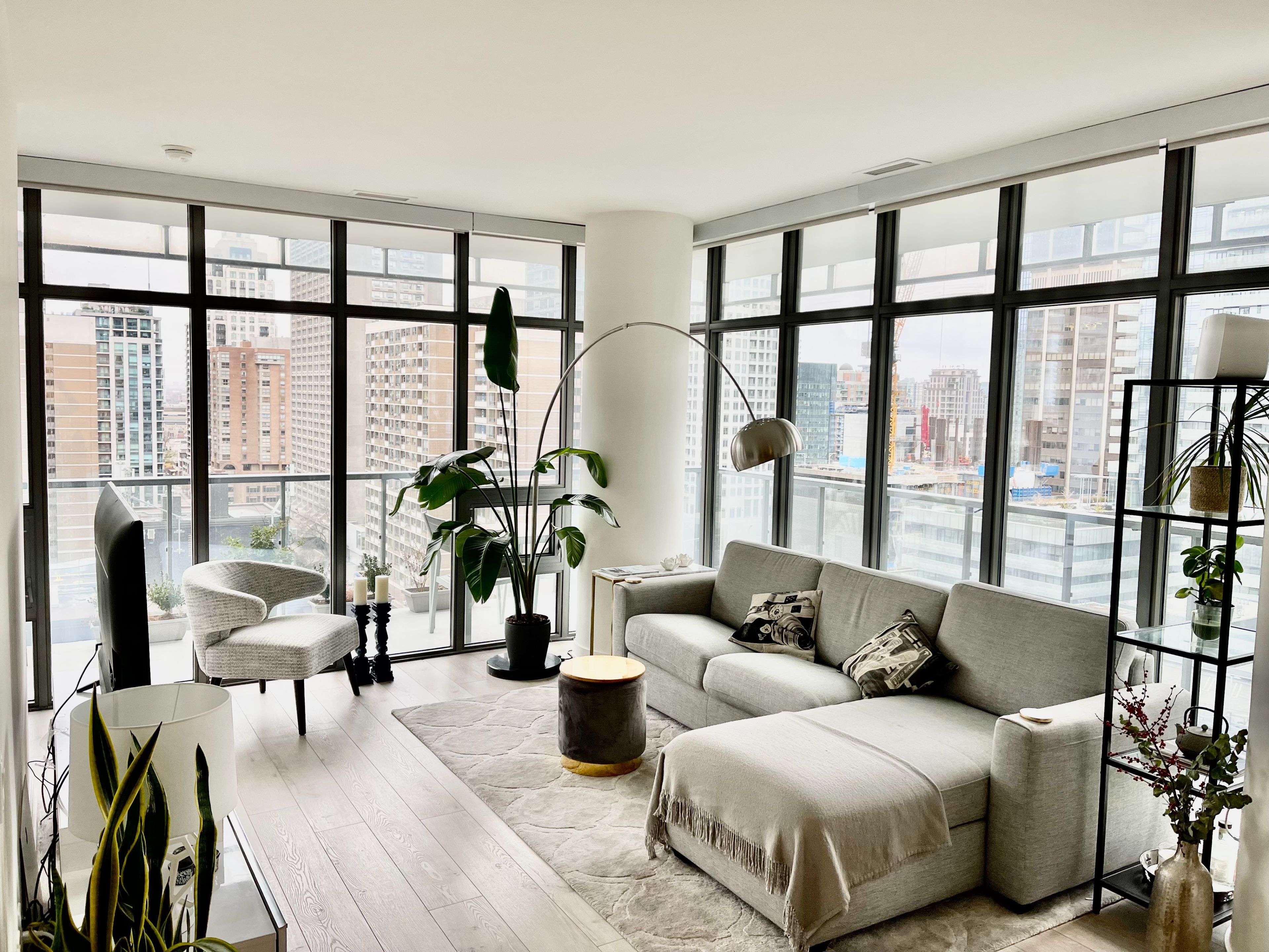 33 Charles ST E #1509, Toronto C08, ON M4Y 1R9