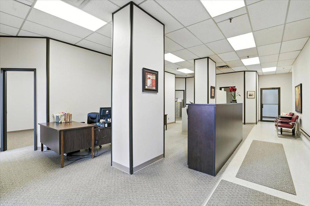 Oshawa, ON L1G 7C9,50 Richmond ST E #101