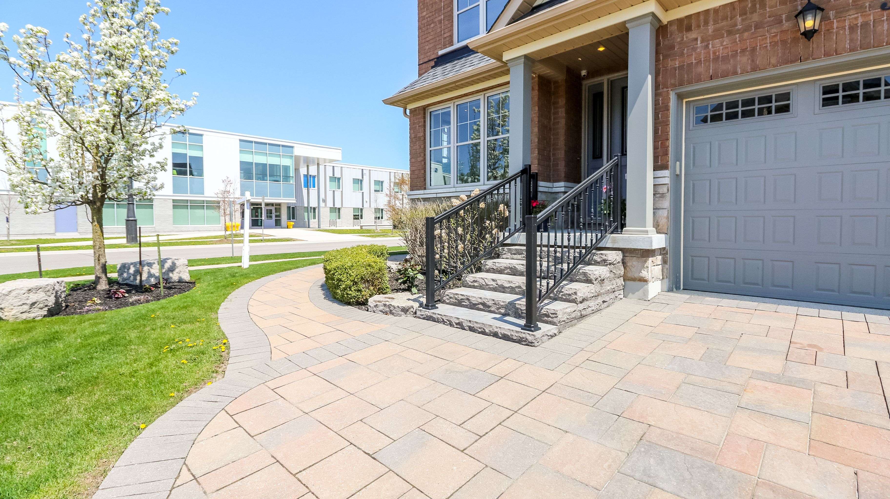 Bradford West Gwillimbury, ON L3Z 0V6,59 Leith DR N