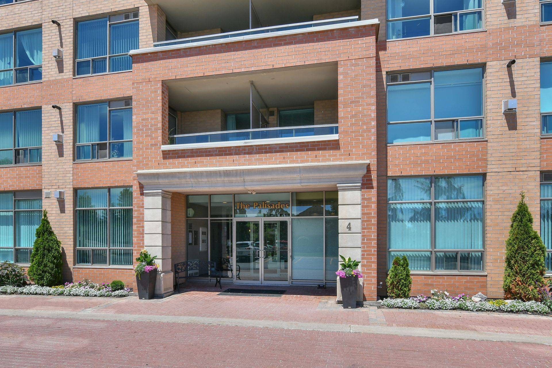 New Tecumseth, ON L9R 1Z7,4 Briar Hill HTS #508