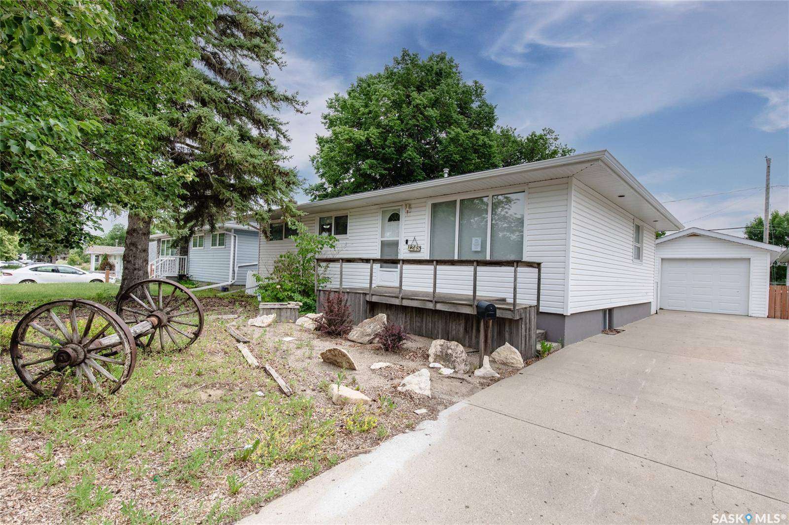 1245 GRACE STREET, Moose Jaw, SK S6H 3C6