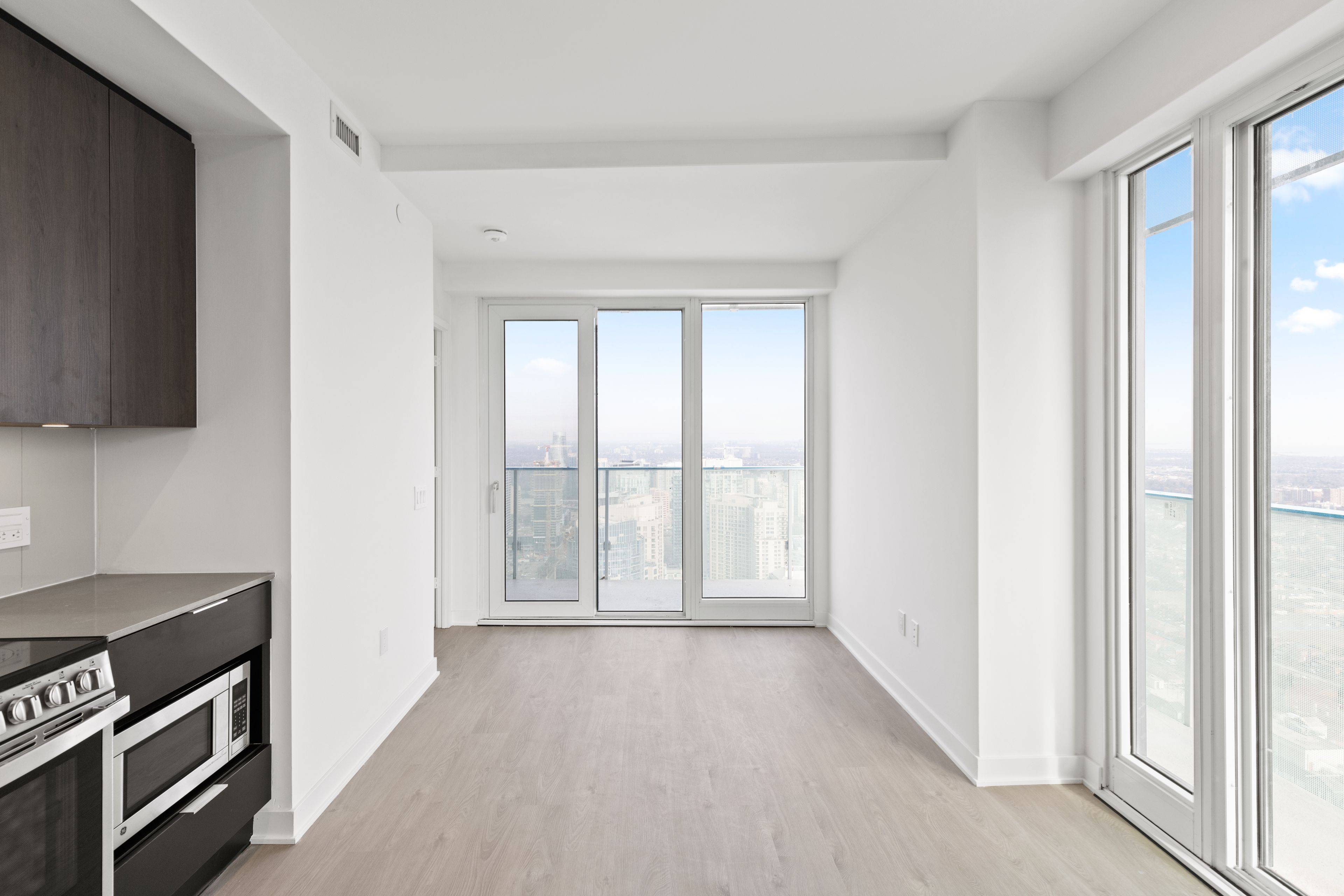 Mississauga, ON L5B 0M3,3900 Confederation Pkwy #4303