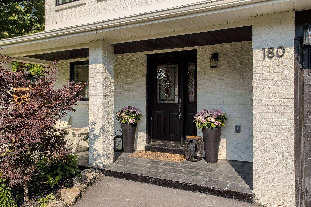 Oakville, ON L6L 5S5,180 Riverview ST
