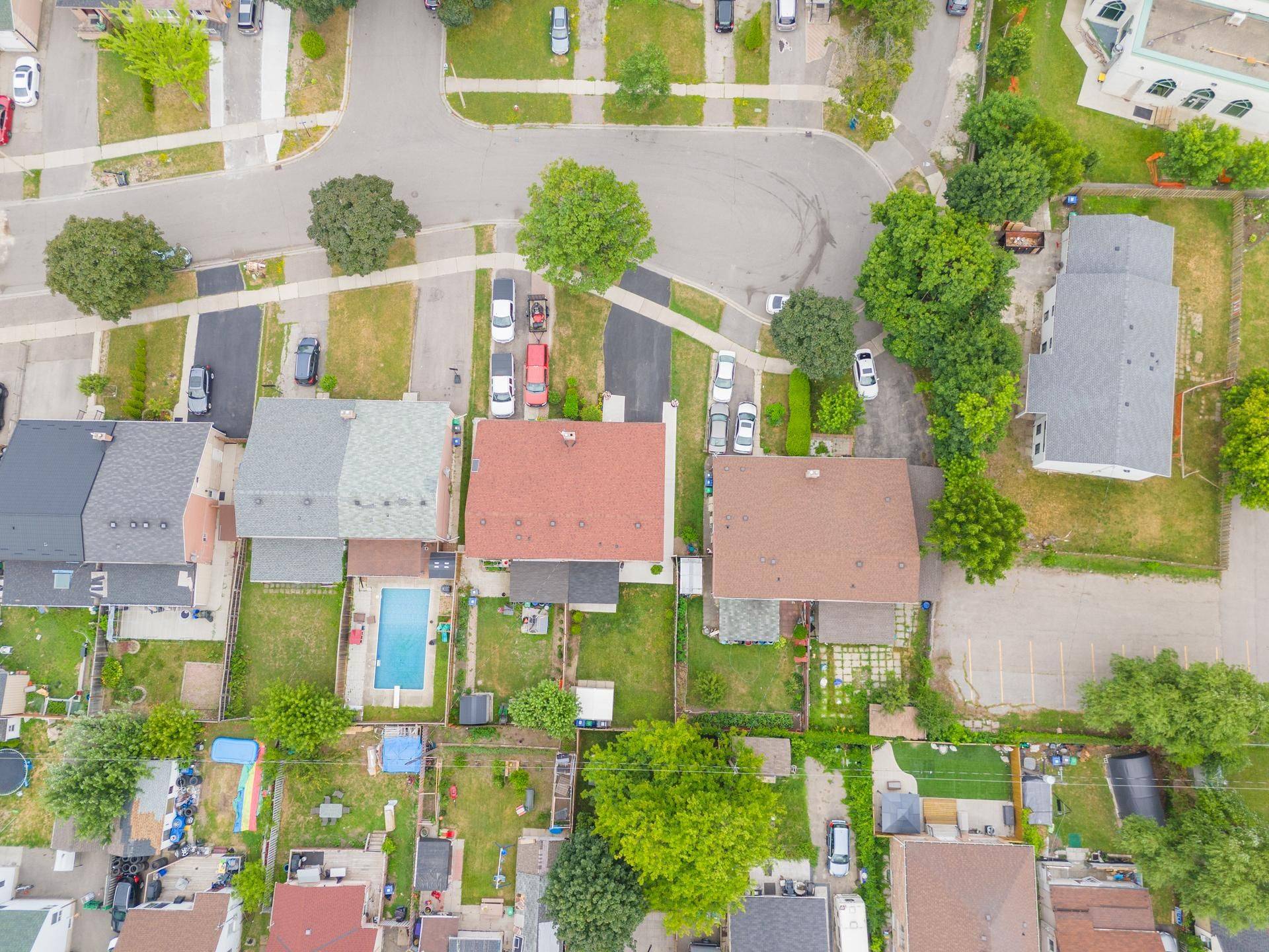 3047 Merritt AVE, Mississauga, ON L4T 1N9