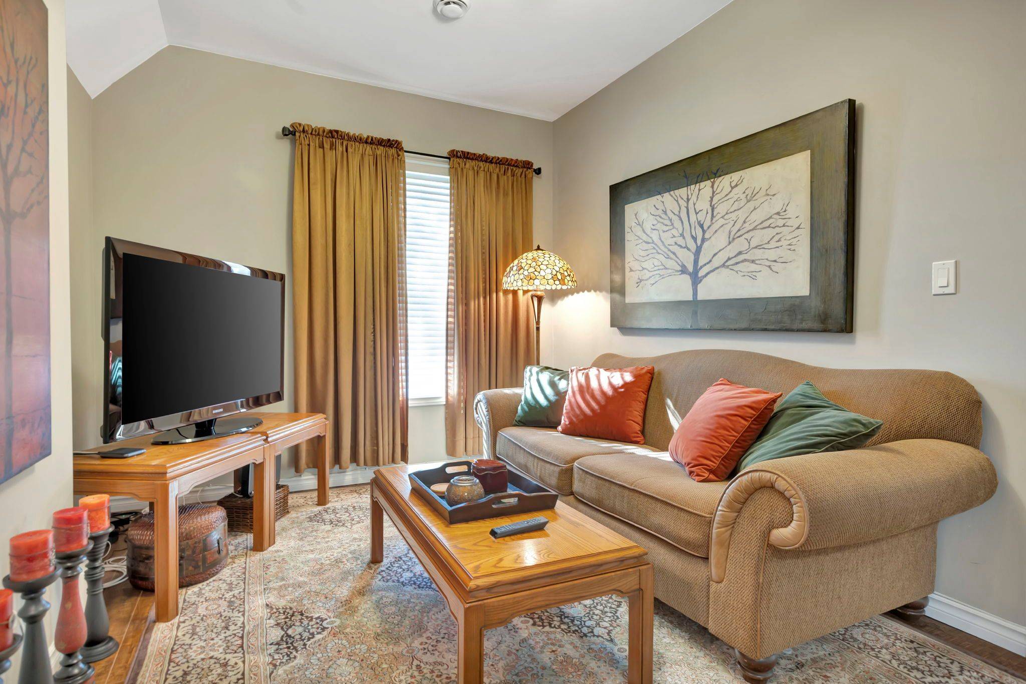 Brantford, ON N3R 1E8,1 Terrace Hill ST